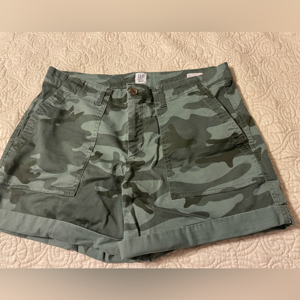GAP Girlfriend Short Size 12